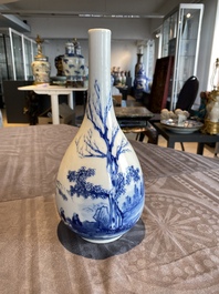 Vase de forme bouteille en porcelaine de Chine 'Bleu de Hue' pour le Vietnam, marque Thọ 壽, 19&egrave;me