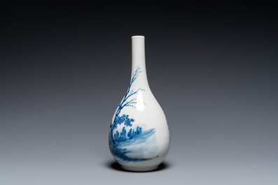 A Chinese blue and white 'Bleu de Hue' bottle vase for the Vietnamese market, Thọ 壽 mark, 19th C.