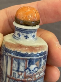 Tabati&egrave;re en porcelaine de Chine en bleu, blanc et rouge de cuivre, 19&egrave;me