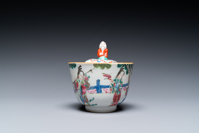 Tasse &agrave; figure centrale amovible en porcelaine de Chine famille rose, 19&egrave;me