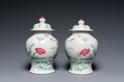 A pair of fine Chinese famille rose vases and covers, 19th C.