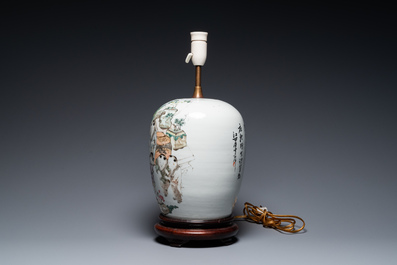 Een Chinese qianjiang cai pot tot lamp omgevormd, gesigneerd Ma Qing Yun 馬慶雲, 19e eeuw