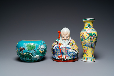 A varied collection of Chinese famille rose and qianjiang cai porcelain, 19/20th C.