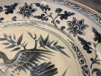 Plat en porcelaine de Vietnam ou Annam en bleu et blanc &agrave; d&eacute;cor d'un oiseau, 15/16&egrave;me