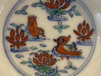 Bol en porcelaine de Chine doucai &agrave; d&eacute;cor de canards mandarins, marque de Chenghua, probablement Qing