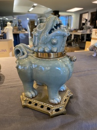 Een Chinese Longquan celadon wierookbrander in de vorm van een luduan met vergulde bronzen montuur, Ming