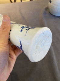 Vase en porcelaine de Chine en bleu et blanc, &eacute;poque Transition