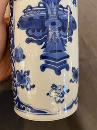 A Chinese blue and white rouleau vase with antiquities, Kangxi