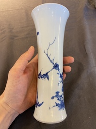 Vase en porcelaine de Chine en bleu et blanc, &eacute;poque Transition