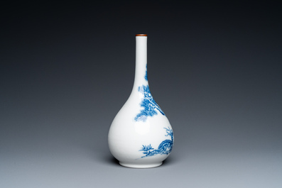 Vase de forme bouteille &agrave; d&eacute;cor de Shou Lao en porcelaine de Chine 'Bleu de Hue' pour le Vietnam, 18/19&egrave;me