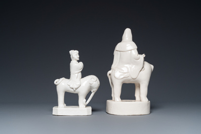 Deux sculptures de Guanyin et d'un marchand sogdien sur &eacute;l&eacute;phants en porcelaine blanche de Chine de Dehua, Kangxi