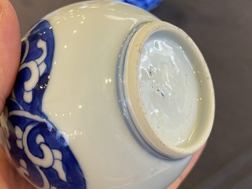 Zes Chinese blauw-witte sprenkelaars voor rozenwater, Kangxi