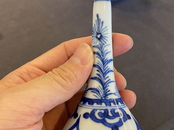 Zes Chinese blauw-witte sprenkelaars voor rozenwater, Kangxi