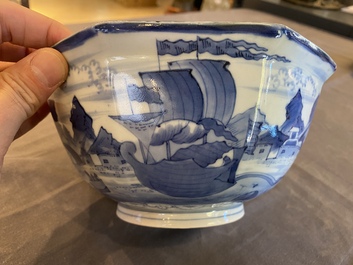 Bol de forme octogonale en porcelaine Arita de Japon en bleu et blanc d'apr&egrave;s van Frytom, Edo, 18&egrave;me