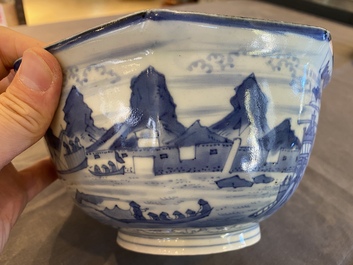 Bol de forme octogonale en porcelaine Arita de Japon en bleu et blanc d'apr&egrave;s van Frytom, Edo, 18&egrave;me