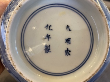 An octagonal Japanese blue and white Arita 'van Frytom' bowl, Chenghua mark, Edo, 18th C.