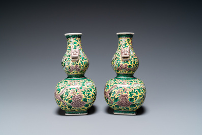 A pair of Chinese famille verte double gourd vases and a blue and white vase and cover, 19/20th C.