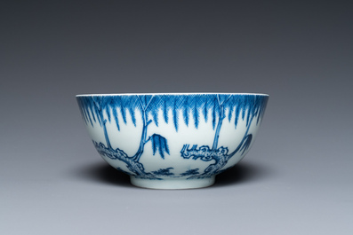 A Chinese blue and white 'Bleu de Hue' bowl for the Vietnamese market, Ngoạn ngọc 玩玉 mark, 19th C.