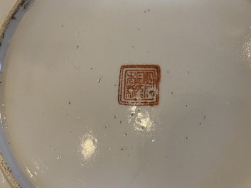 A Chinese qianjiang cai plate, signed Fang Jiazhen 方家珍, Tongzhi mark, 19/20th C.