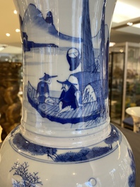 Een Chinese blauw-witte 'yenyen' vaas met vissers in een landschap, 19e eeuw