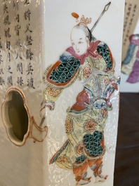 Paire de porte-chapeaux en porcelaine de Chine famille rose &agrave; d&eacute;cor 'Wu Shuang Pu', marque et &eacute;poque de Tongzhi