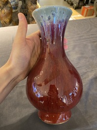 A Chinese 'yuhuchunping' flamb&eacute;-glazed vase, 19th C.