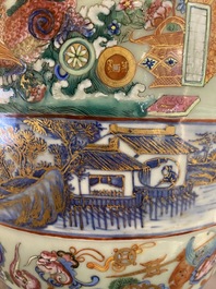 Paire de vases en porcelaine de Chine famille rose &agrave; fond c&eacute;ladon, 19&egrave;me