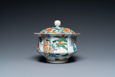 17 pieces from a Chinese Canton famille verte tea service, 19th C.