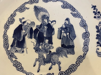 A large Chinese blue and white 'Bleu de Hue' dish for the Vietnamese market, Shi De Ding Zhi 世德定製 mark, 19th C.