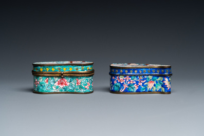 Two Chinese Canton enamel snuff boxes and covers, 18/19th C.