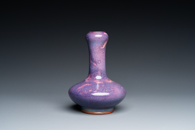 Vase &agrave; t&ecirc;te d'ail en porcelaine de Chine &agrave; &eacute;mail flamb&eacute;, R&eacute;publique