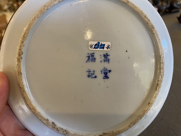 Twee Chinese blauw-witte 'Bleu de Hue' 'draken' borden voor de Vietnamese markt, 19e eeuw