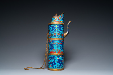 Grande verseuse de type 'duomuhu' en &eacute;maux cloisonn&eacute;s de style tib&eacute;tain, Chine, R&eacute;publique