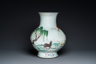 Important vase en porcelaine de Chine famille rose &agrave; d&eacute;cor en relief des 'douzes animaux du zodiac chinois', marque de Qianlong, 19&egrave;me