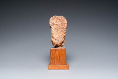 Een gesculpteerd stenen hoofd van een bebaarde man, 15/16e eeuw
