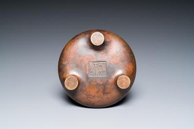 Br&ucirc;le-parfum tripod en bronze, Chine, marque de Xuande, Kangxi/Qianlong
