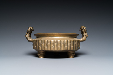 A Vietnamese bamboo-simulating bronze tripod censer, 19th C.