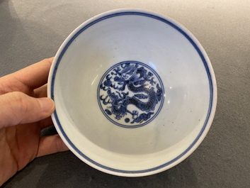 Bol en porcelaine de Chine 'Bleu de Hue' pour le Vietnam, marque de Gi&aacute;p T&iacute;, ca. 1804