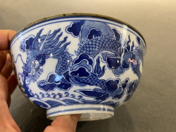 Een Chinese blauw-witte 'Bleu de Hue' kom voor de Vietnamese markt, Minh Mang Nian Zhi 明命年製 merk, ca. 1830-40