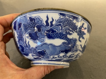 Een Chinese blauw-witte 'Bleu de Hue' kom voor de Vietnamese markt, Minh Mang Nian Zhi 明命年製 merk, ca. 1830-40