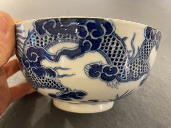 Bol en porcelaine de Chine 'Bleu de Hue' pour le Vietnam, marque Thiệu Trị  紹治年製, 19&egrave;me