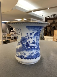 Crachoir en porcelaine de Chine 'Bleu de Hue' pour le roi du Vietnam Khai Dinh, marque Nội phủ đ&atilde;i tạo 內府待造, vers 1924