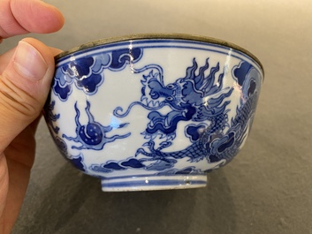 Een Chinese blauw-witte 'Bleu de Hue' kom voor de Vietnamese markt, Minh Mang Nian Zhi 明命年製 merk, ca. 1830-40