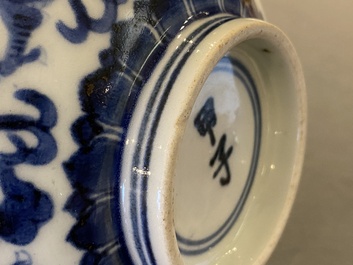 Een Chinese blauw-witte 'Bleu de Hue' kom voor de Vietnamese markt, Gi&aacute;p T&iacute; merk, ca. 1804