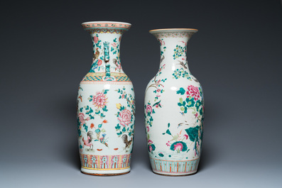 Deux vases en porcelaine de Chine famille rose &agrave; d&eacute;cor de coqs et de faisans, 19&egrave;me