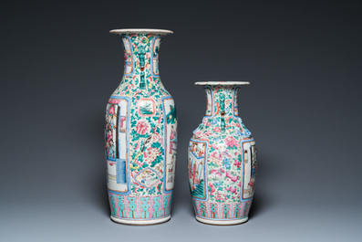 Deux vases en porcelaine de Chine famille rose &agrave; d&eacute;cor de sc&egrave;nes de cour, 19&egrave;me