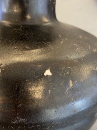 A Vietnamese black-glazed vase, L&ecirc; triều 家黎, 14/15th C.