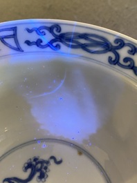 Een Chinese blauw-witte 'Shou' kom, Chenghua merk, Kangxi