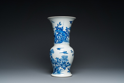 Een Chinese blauw-witte bianco sopra bianco 'yenyen' vaas, Kangxi