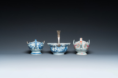 Verseuse couverte, bol &agrave; anse en argent et deux sauci&egrave;res en porcelaine de Chine, Kangxi/Qianlong